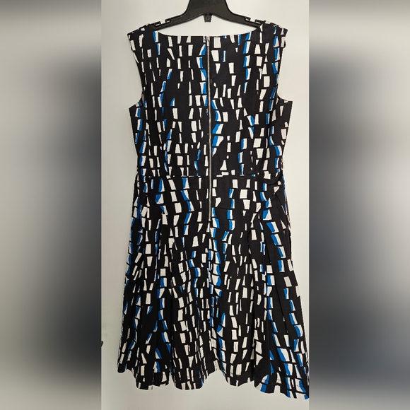 Calvin Klein Stylish Black and Blue Patterned Dress - Picture 2 of 3